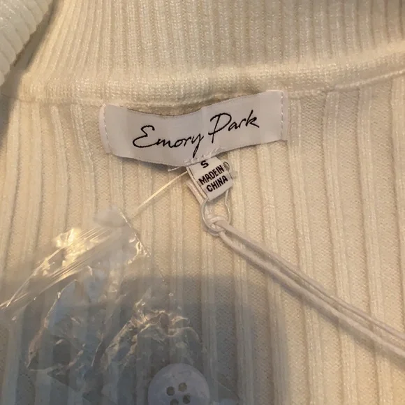 Cropped button down sweater with collar - Picture 5 of 7